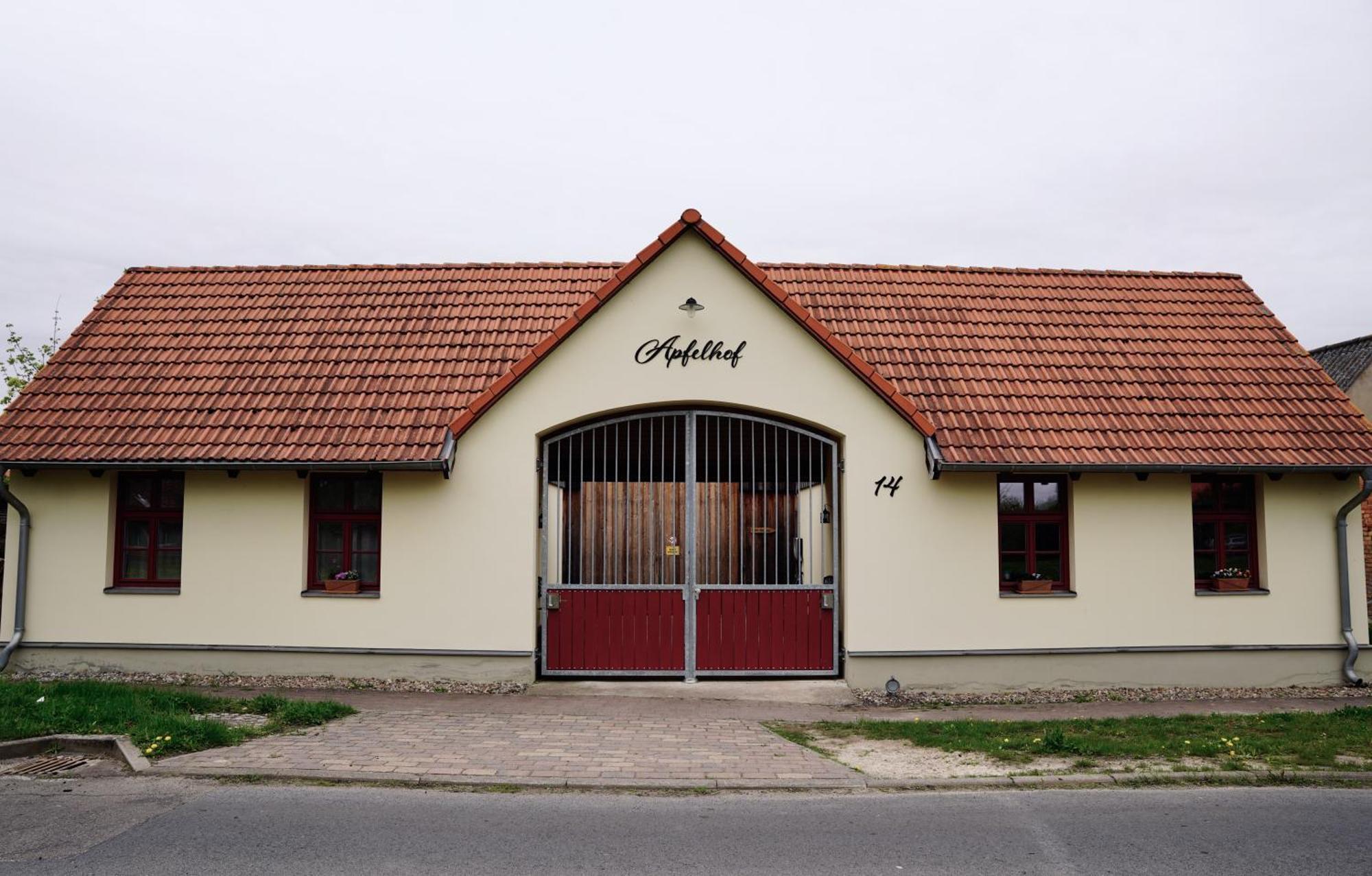 Apfelhof Biesenbrow Apartment Bagian luar foto